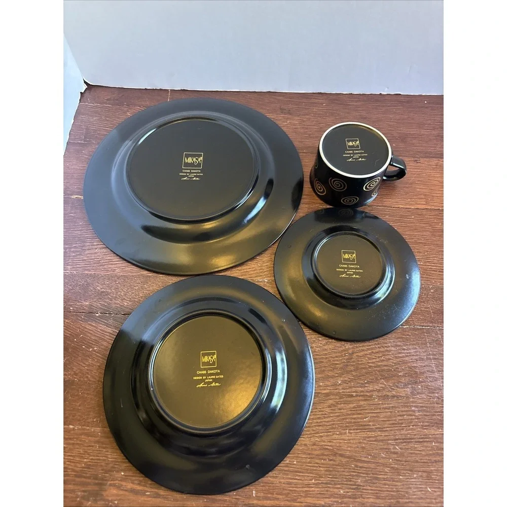 4pc Place‎ Setting Mikasa CAA56 Dakota Design By Laurie Gates Japan Black Gold